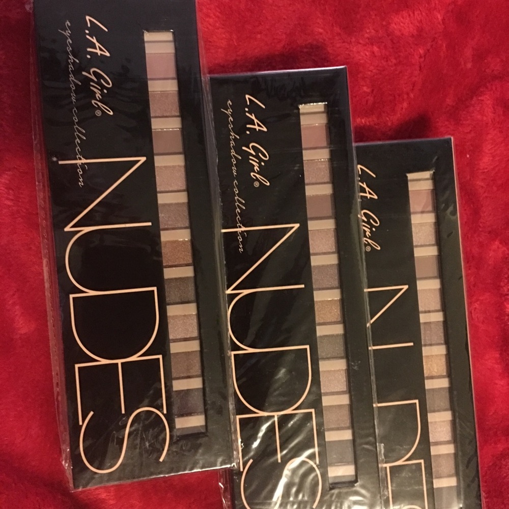 Makeup - Picture 2 of 3